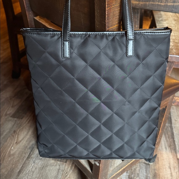Tommy Hilfiger Black Quilted Tote with Logo Plaque plus mini bag attached - Picture 7 of 7